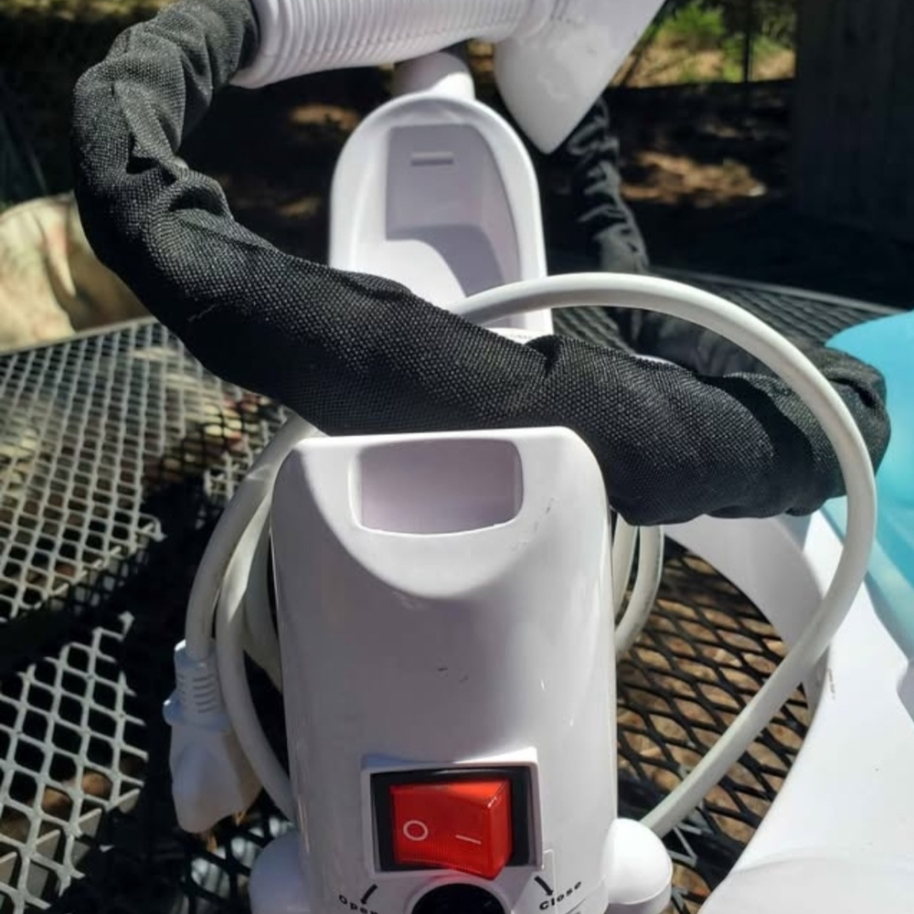 Tobi White and Aqua Fabric Steamer - Picture 2 of 6